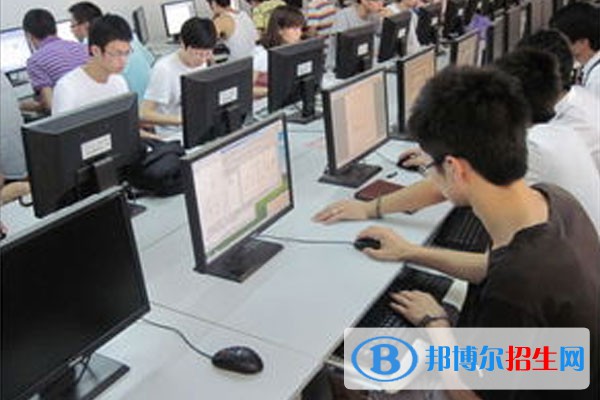 河北2022年計算機學(xué)校有什么專業(yè)適合男生