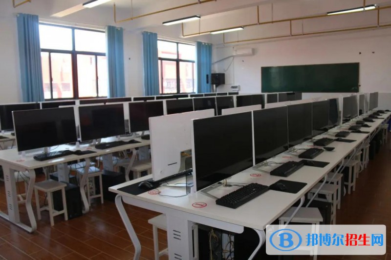河北2022年男生讀計算機學(xué)校學(xué)什么好