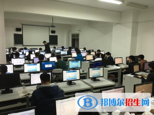 河北2022年讀計算機學(xué)校多少錢