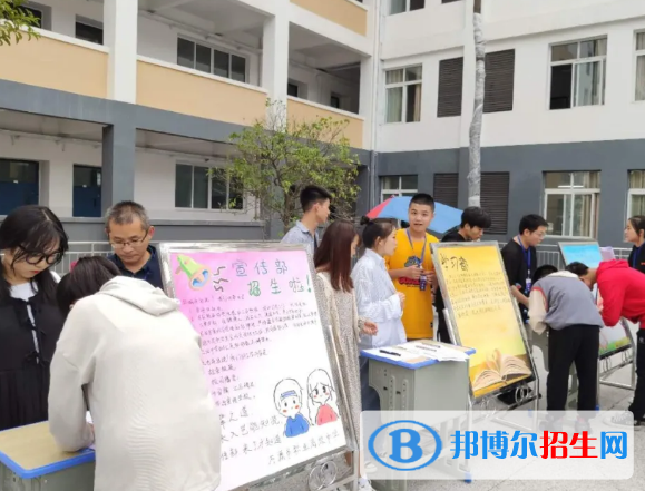 萬(wàn)源職業(yè)高級(jí)中學(xué)2022年學(xué)費(fèi)、收費(fèi)多少
