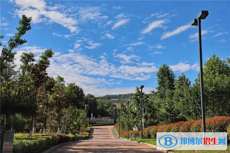 云南經(jīng)貿(mào)外事學校怎么樣好不好