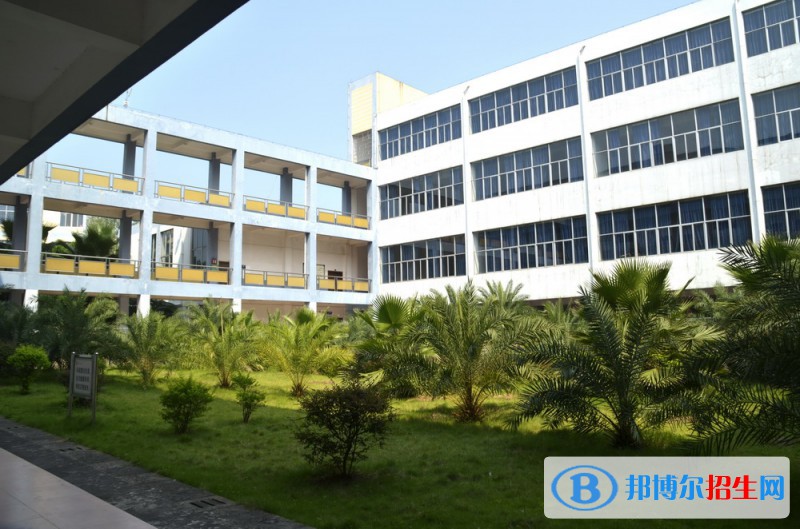 昆明衛(wèi)生學(xué)校2022年報名條件、招生要求、招生對象