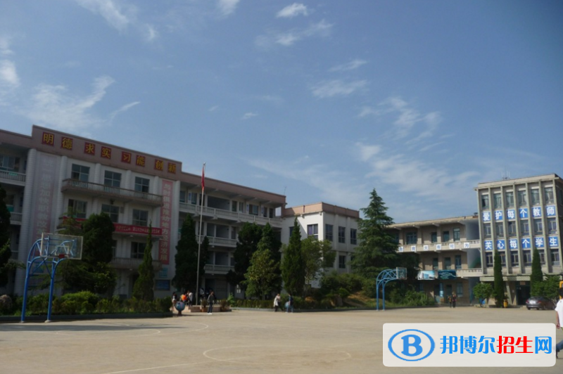 云南冶金高級技工學(xué)校2022年學(xué)費、收費多少