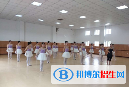 圍場(chǎng)職教中心2022年招生辦聯(lián)系電話