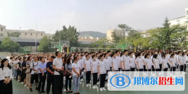 青島外事服務(wù)學(xué)校2022年學(xué)費、收費多少