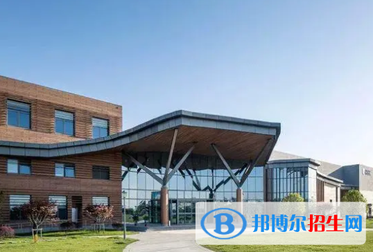北京加拿大國際學(xué)校初中部2023年課程體系