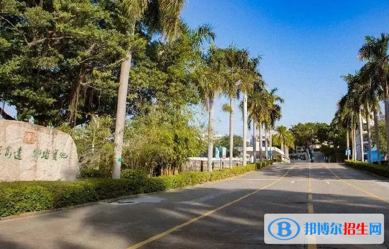 深圳科愛賽國際學校初中部2023年學費標準2