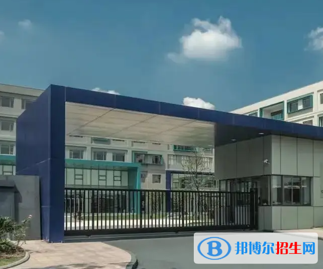 廣州加拿大國際學(xué)校(CIS)初中部2023年報名時間2
