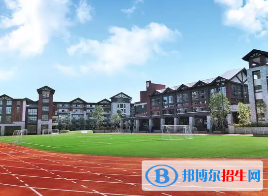 廣州加拿大國際學(xué)校(CIS)初中部怎么樣