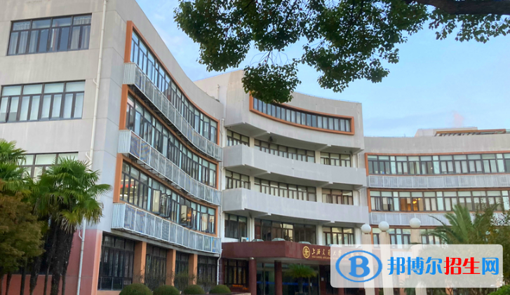 上海交通大學(xué)附屬中學(xué)2023年學(xué)費(fèi)、收費(fèi)多少 