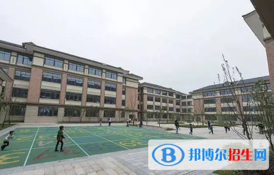 張家港外國(guó)語(yǔ)學(xué)校初中部靠譜嗎2