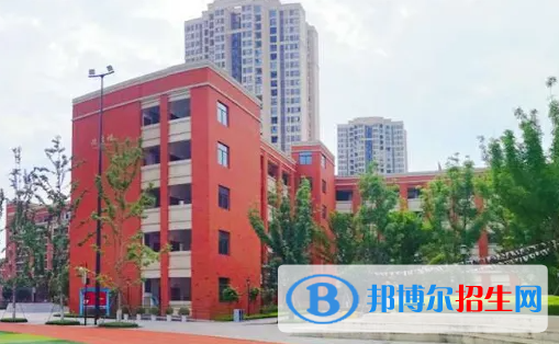 重慶史迪威外語學(xué)校初中部2023年學(xué)費標準2