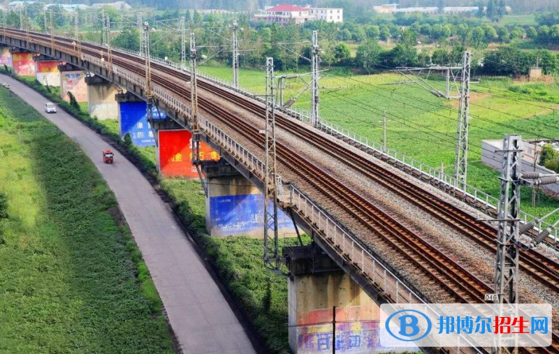 浙江2023年讀鐵路學(xué)校一年要多少錢(qián)