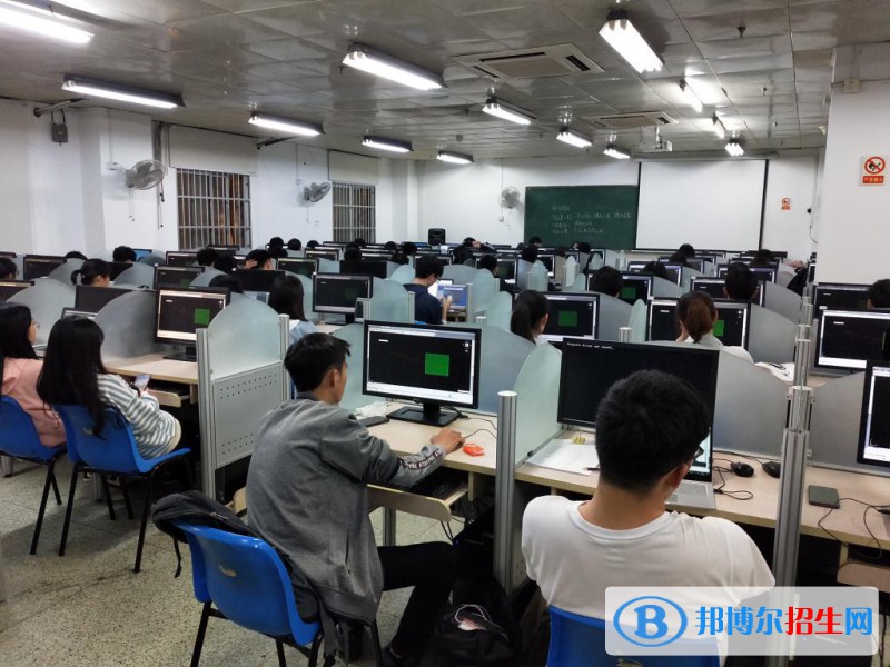 蘭州2023年計(jì)算機(jī)學(xué)校讀出來(lái)是什么文憑