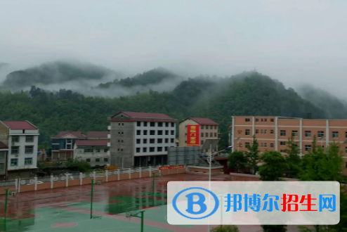 安化縣江英高級(jí)中學(xué)2022錄取分?jǐn)?shù)線(xiàn)（2023參考）