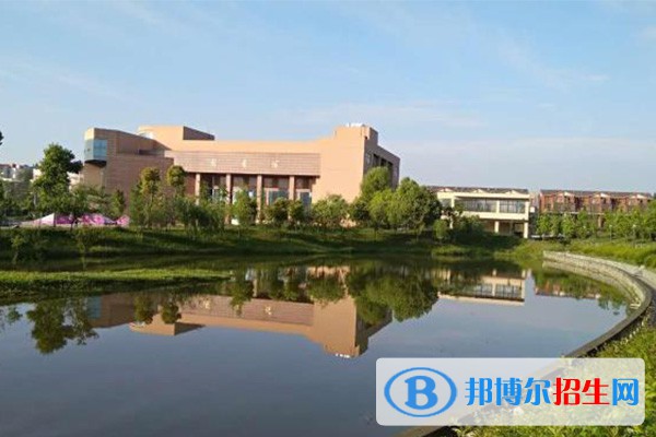 四川鐵道職業(yè)學(xué)院?jiǎn)握?023年學(xué)費(fèi)是多少