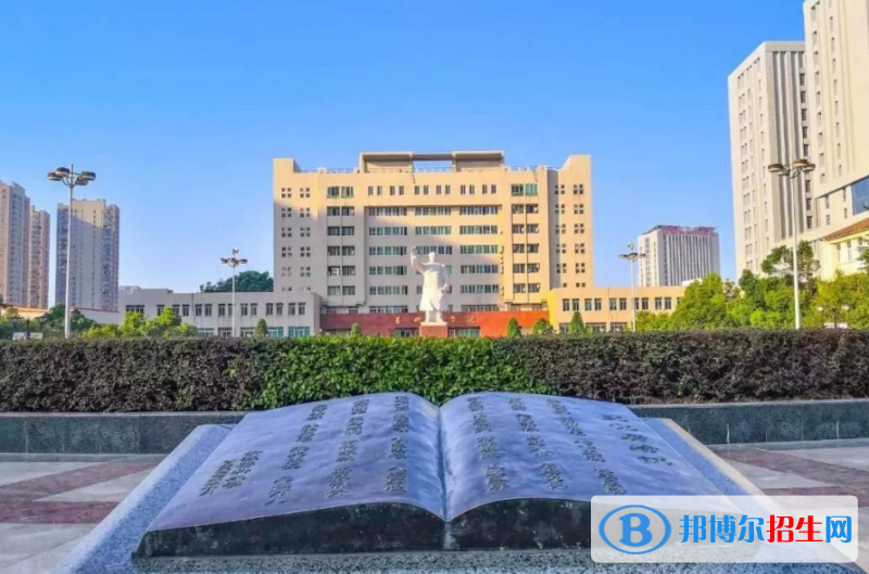 天津醫(yī)科大學(xué)臨床醫(yī)學(xué)院是幾本？是985和211嗎？