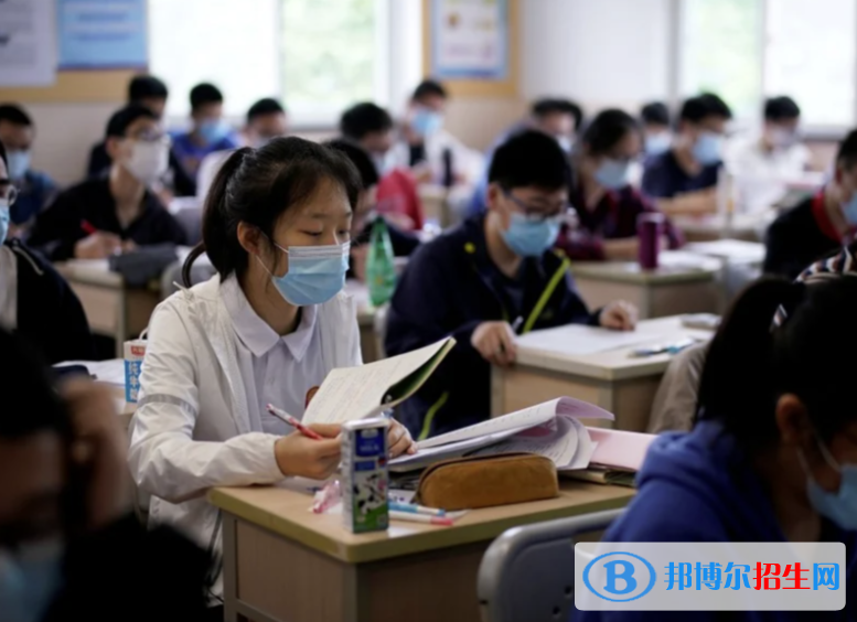 1.高考滿分作文：成績?nèi)缛~，勿一葉障目（篇一）