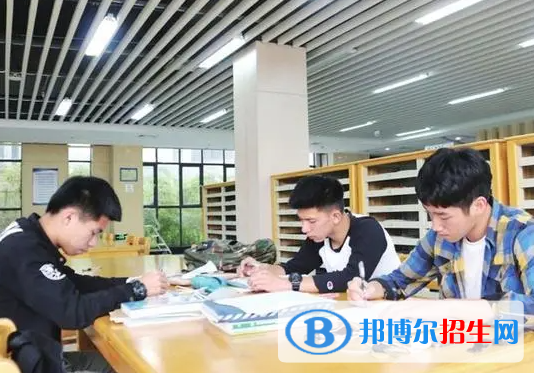 高考滿(mǎn)分作文：勤奮（3篇）