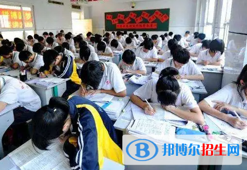 高考滿分作文：長空萬里，直下看山河（3篇）