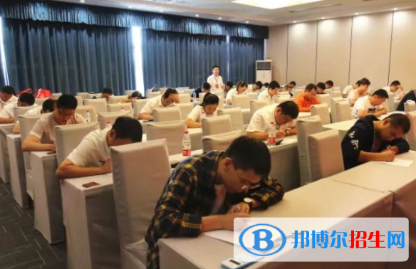 高考滿分作文：未知之?dāng)?shù)，引路明燈（3篇）