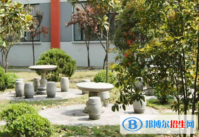 高考優(yōu)秀作文:以饋贈(zèng)為話題（3篇）