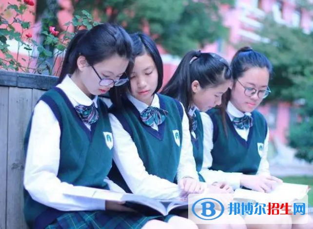 高考滿分作文：“敢”字為先，風(fēng)流再現(xiàn)（3篇）