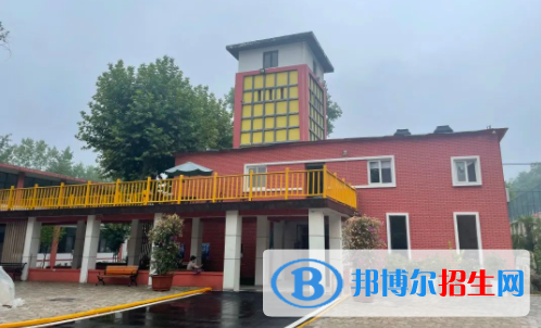 西安旅游教育技工學(xué)校地址在哪里，哪個(gè)地區(qū)，哪個(gè)城市?