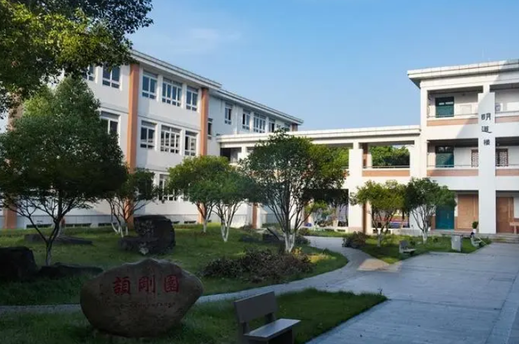 蘇州新草橋中學(xué)歷年招生分?jǐn)?shù)線一覽表(2023參考)