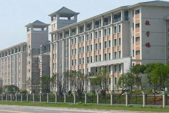 三亞青林學(xué)校地址，乘車路線