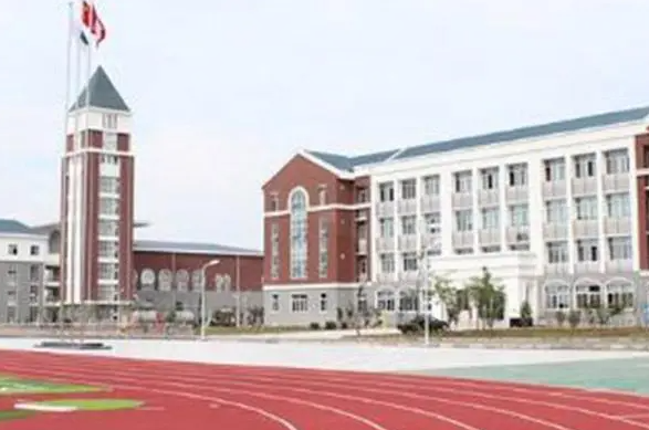 2023年青島格蘭德中學錄取分數(shù)線
