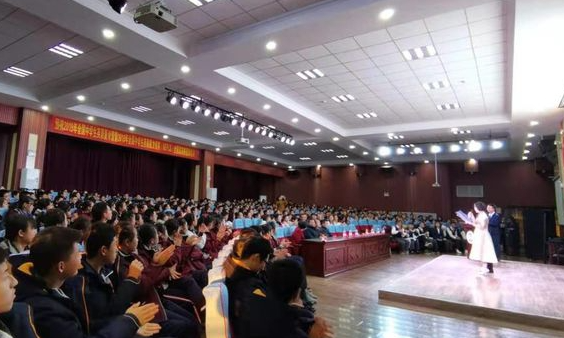奮斗者 正青春——河南新聞出版學(xué)校開展青年教師座談會(huì)