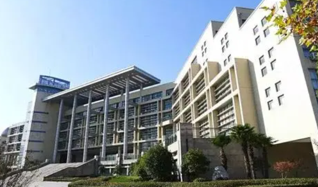 鹽城市第一中學地址，乘車路線