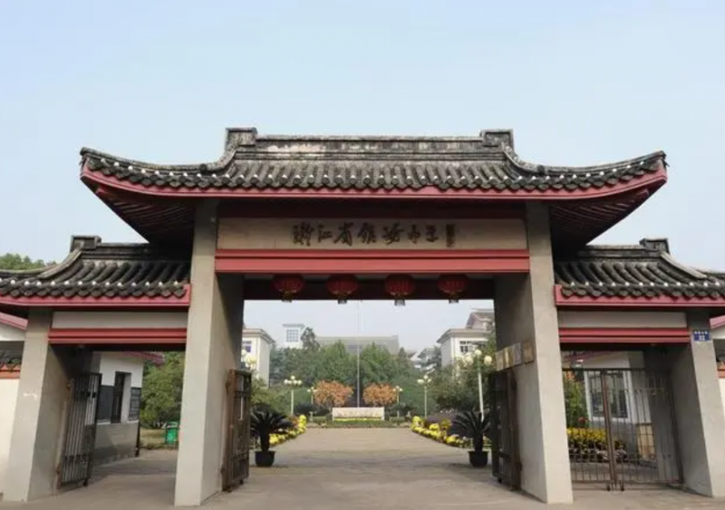 寧波市鎮(zhèn)海中學地址，乘車路線