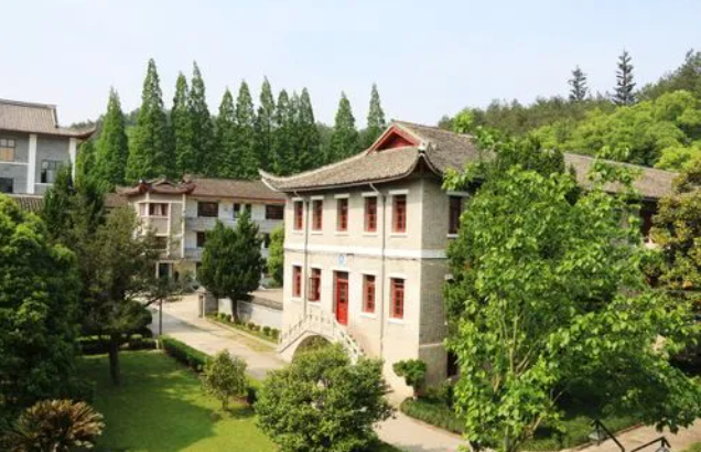 武嶺中學(xué)地址，乘車路線