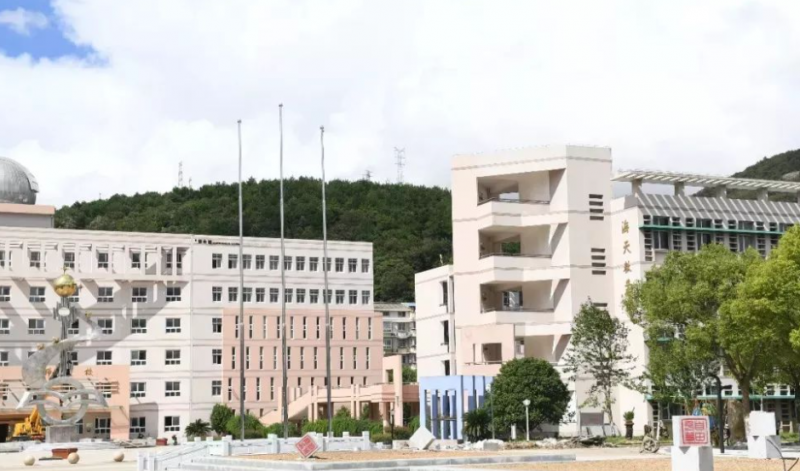 寧波市大榭開發(fā)區(qū)大榭中學地址，乘車路線