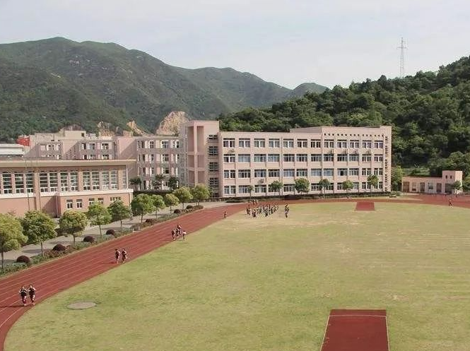 象山西周中學(xué)地址，乘車路線
