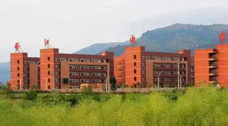 平陽縣鰲江中學(xué)地址，乘車路線