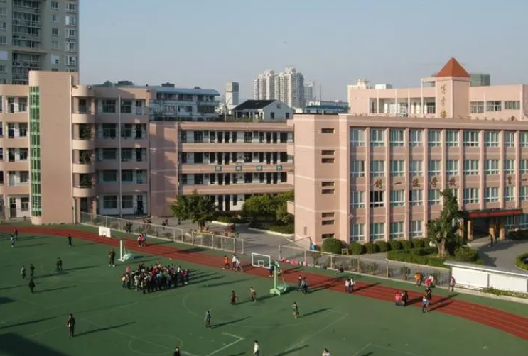 蒼南縣龍港高級(jí)中學(xué)怎么樣、好不好