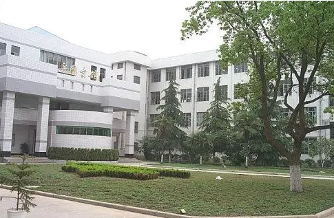 浙江省桐鄉(xiāng)第一中學地址，乘車路線