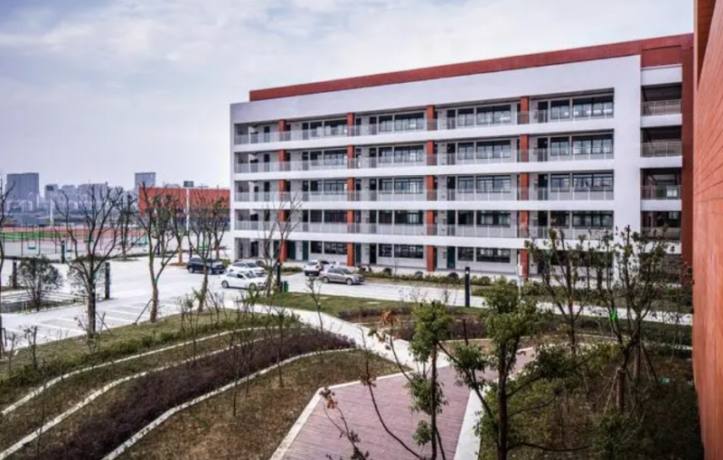 諸暨海亮學(xué)校地址，乘車路線