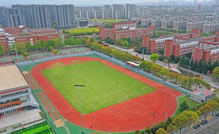 艾青中學(xué)怎么樣、好不好