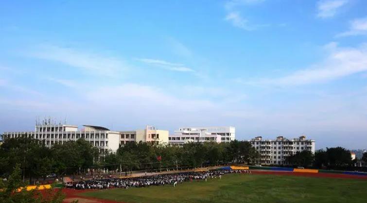 2024玉林市龍池職業(yè)技術(shù)學(xué)校招生計(jì)劃 招生人數(shù)是多少(附要求、條件、對(duì)象)