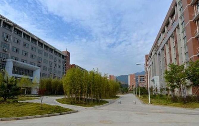 羅城仫佬族自治縣中等專業(yè)學(xué)校怎么樣、好不好
