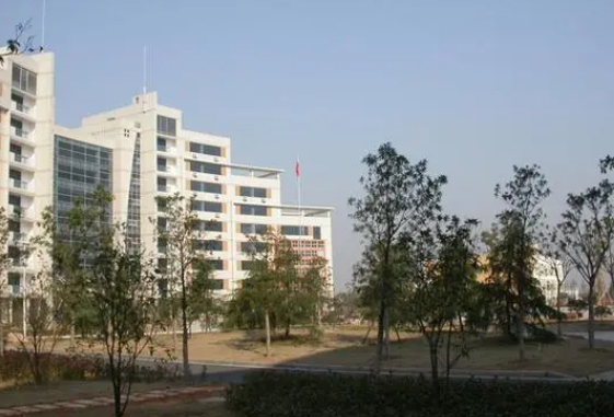 浙江省衢州第三中學(xué)地址，乘車(chē)路線