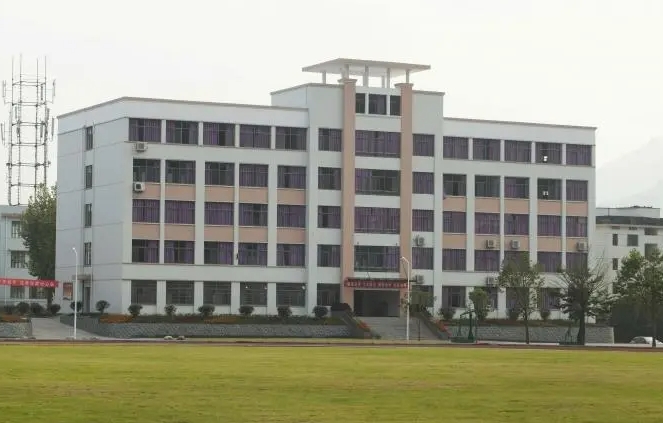 開化華埠中學(xué)地址，乘車路線