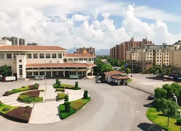 衢江區(qū)大洲中學(xué)地址，乘車(chē)路線
