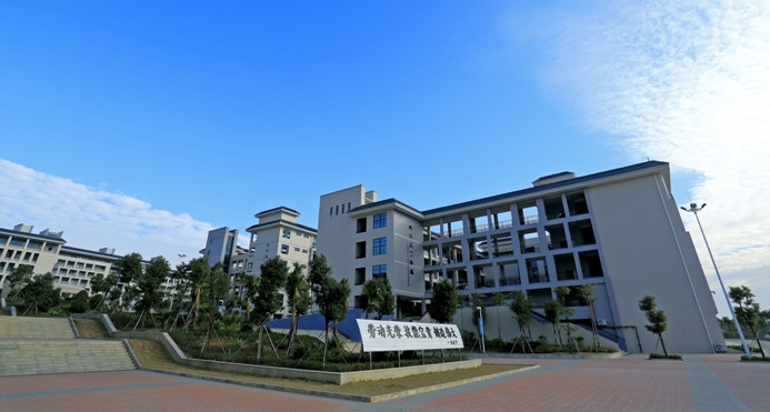 廣東2024年上中?？刹豢梢钥即髮W(xué)