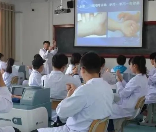 山東2024上中專(zhuān)學(xué)校要不要分?jǐn)?shù)
