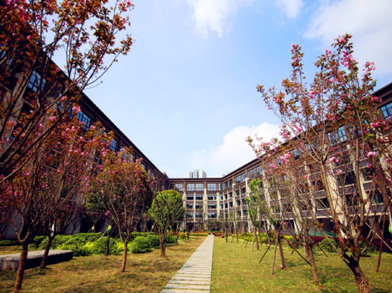 重慶市楊家坪中學地址，乘車路線